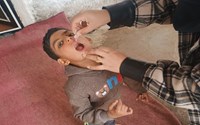 اجرای طرح ایمن سازی تکمیلی فلج اطفال در روستاهای صعب العبور شهرستان تکاب