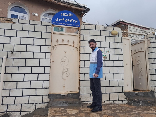 بازدید کارشناس بهداشت محیط مرکز بهداشت از اقامتگاه بومگردی در شهرستان تکاب